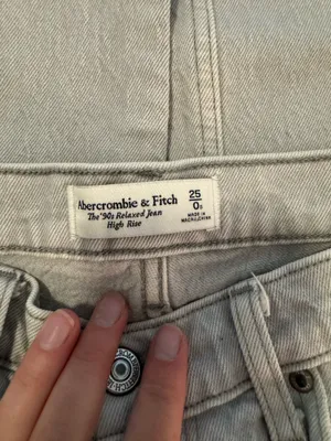 Abercrombie 90s High-Rise Relaxed Jeans thumbnail 2