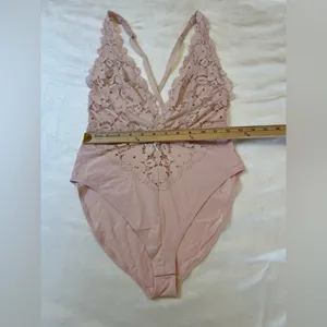 Forever 21 Blush Lace Bodysuit‎ Size Large thumbnail 5