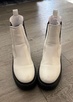 Forever 21 Platform Boots White thumbnail 1