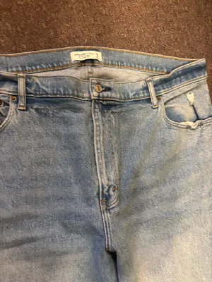 Abercrombie & Fitch The 90’s Straight Ultra High Rise Distressed jeans woman’s size 18R/34 thumbnail 5
