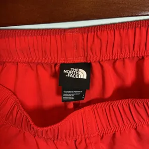 The North Face Athletic Running Shorts Red Elastic Waist Logo Large L Hiking Gym thumbnail 4