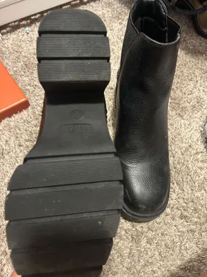 Black boots Size 8.5 thumbnail 2