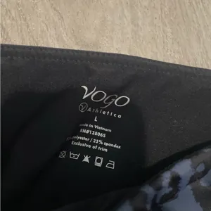 VOGO Athletica Black and blue Leopard Leggings thumbnail 2