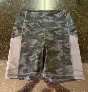 Fabletics Powerhold Biker Shorts Sz S Gray Camo Pockets Gym Workout Shorts thumbnail 1