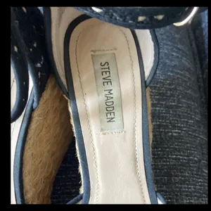 Steve Madden Black and Tan Wedge Sandals thumbnail 2