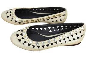 Tory Burch Flats Women Size 5 Cream Leather Studded Laser Cut Out Mirror Work thumbnail 1