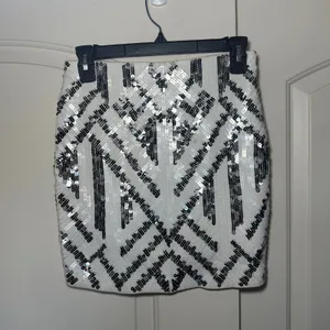 Express Sexy White and Silver Sequin Aztec Lined Mini Party Skirt Womens XS‎ thumbnail 3