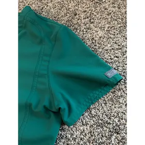 Med Couture‎ Women's Green Short Sleeve Scrub Top Size Small thumbnail 3