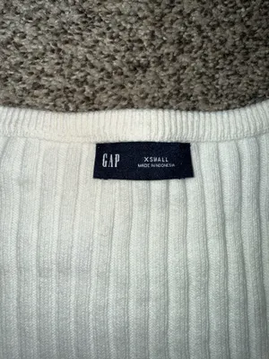 GAP Ribbed Short-Sleeve V-Neck Button-Front Cardigan Top thumbnail 2