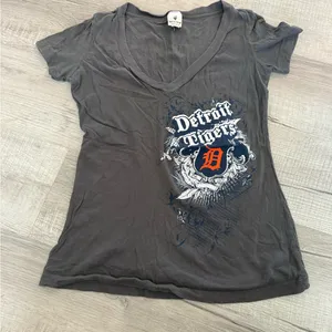 MLB Detroit Tigers Charcoal V-Neck Tee thumbnail 1