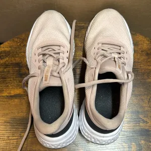 Nike Revolution 5‎ Barely Rose Running Sneakers BQ3207-600 Women's Size US 8 thumbnail 4