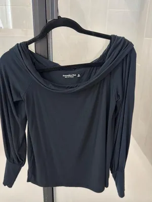 Abercrombie Off The Shoulders Top thumbnail 2