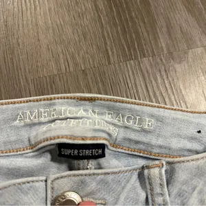 American Eagle Light Wash Mid Rise Cropped‎ Jegging Jeans Size 4 thumbnail 6