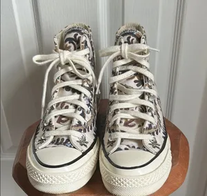 Converse Chucks Size 6 women’s US Stylish Floral High-Top Sneakers thumbnail 1
