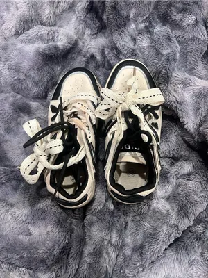 Women's Black & White Low-Top Sneakers - Stylish Casual Shoes thumbnail 2