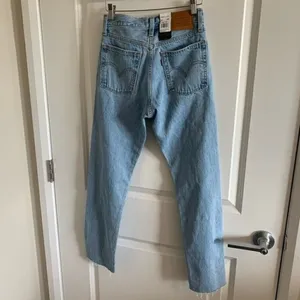 LEVI’S wedgie straight light wash jeans thumbnail 11
