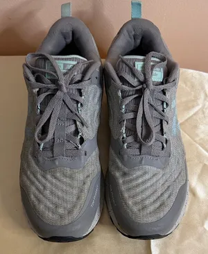 New Balance Gray Athletic Sneakers with Mint Details thumbnail 1