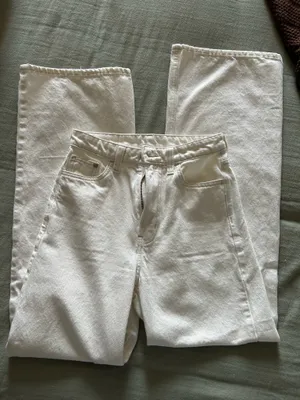 H&M High-Waisted Jeans thumbnail 2