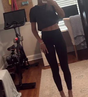 Black Cropped Old Navy Tee thumbnail 5