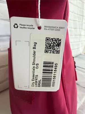 lululemon athletica City Essentials Shoulder Bag in Berry Rumble (BRML) thumbnail 10