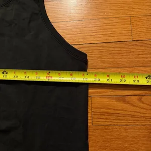 Lululemon swiftly high neck tank in black size 8 thumbnail 2