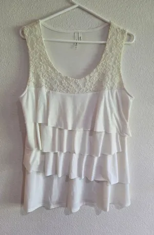 Willow Bay Women’s L Cream Lace Ruffle Sleeveless Top thumbnail 1