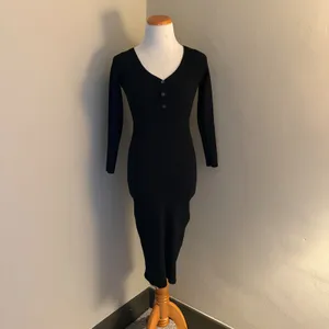 Aritzia The Group By Babaton‎ Henley Sweater Dress Wool Black Midi V-Neck Medium thumbnail 2