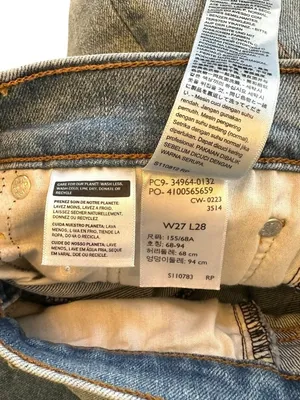 Levi’s Wedgie Straight Distressed Light Wash Jeans Button Fly Size 27 thumbnail 5