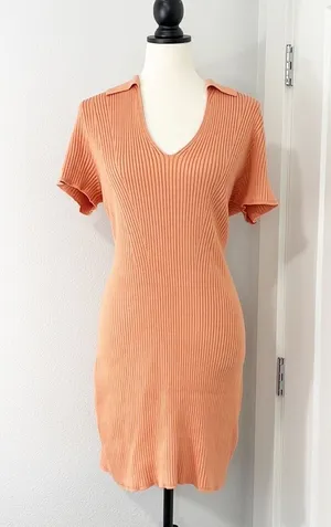 Abercrombie and Fitch Large Orange V-Neckline Ribbed Short Sleeve Sweater Dress thumbnail 1