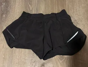 Lululemon Shorts Hotty Hot 2.5" Black thumbnail 1