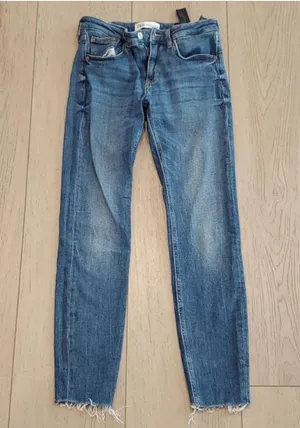 Zara Jeans Straight Leg Low Rise Raw Hem thumbnail 1