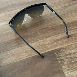 DKNY DK538S SUNGLASSES thumbnail 3