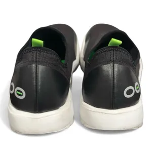 OOFOS OOmg eeZee Low Shoe in Black/White Black Size 8 thumbnail 7