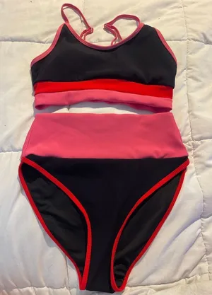 Stylish Two-Piece‎ Swimsuit Set Black Pink Red Contrast Trim Bathing Suit A-318 thumbnail 1