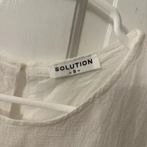 solution white dress thumbnail 3