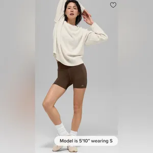 ALO Yoga NWT Unisex Wool Cashmere New Class Crewneck Sweater Bone Heather Size M thumbnail 5