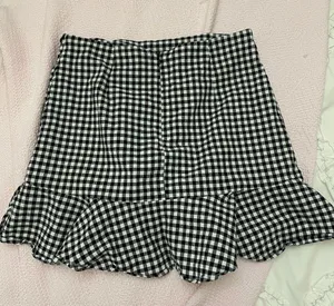 Super cute mini skirt! thumbnail 2