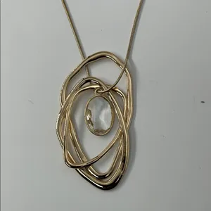 Elegant Gold Pendant Necklace thumbnail 3