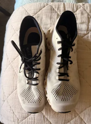 On Cloud Shoes thumbnail 1