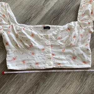 Cotton On linen blend isla prairie milkmaid crop top floral ivory ecru medium thumbnail 9