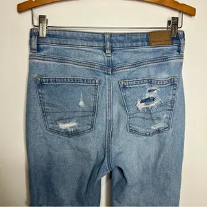 American Eagle destroyed mom jeans light wash‎ women’s size 4 long trendy casual thumbnail 5