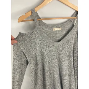 Altar'd State Heather Grey Cold Shoulder Long Sleeve Soft Knit Top Size Medium thumbnail 2