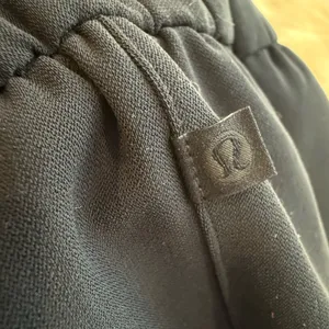 LULULEMON Noir Crop Pants in True Navy size‎ 6 thumbnail 8