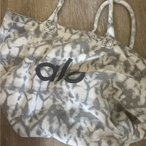 ALO Yoga Black and Gray Patterned Tote Bag thumbnail 2