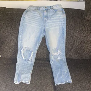 ✨American Eagle AE Destroyed Mom Jeans✨ thumbnail 7