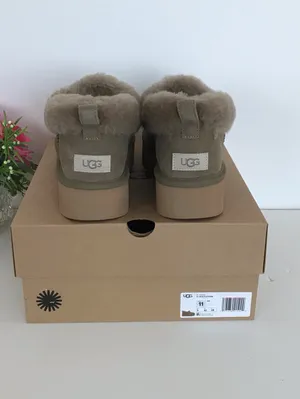 UGG Nita Platform thumbnail 5