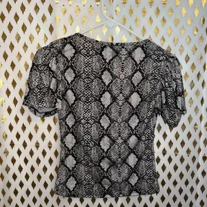 Vibe Snakeskin crop top puff sleeve size XS￼ thumbnail 4