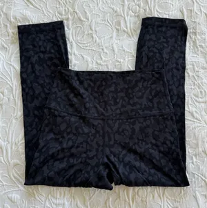 Lululemon Align High Rise Black Formation Camo Leggings 28" Size 6 thumbnail 1