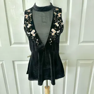 Sugar Lips Rebekah velvet sleeveless embroidered top thumbnail 11