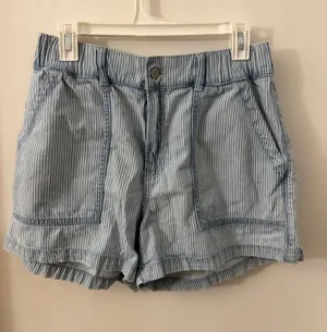 Gap Shorts thumbnail 1